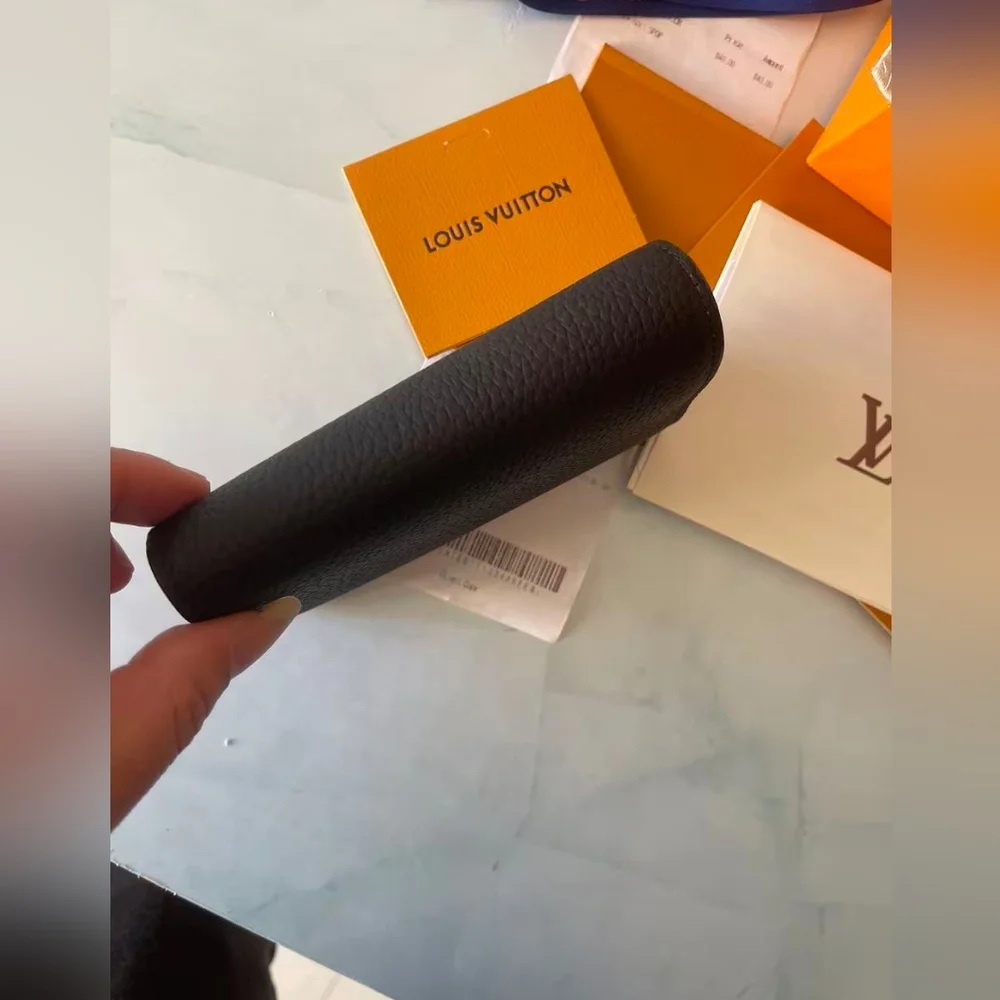 Louis Vuitton Capucines Compact Wallet - Picture 5 of 13